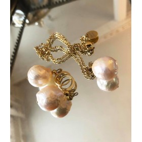 Store beige 18 mm baroque perle sæt. Stål/guld