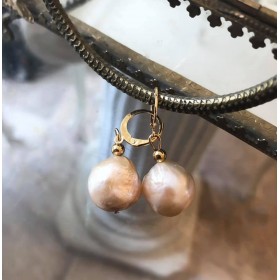 Store 1,8  beige baroque perle øreringe. Stål/guld
